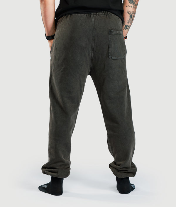 Nabila 1932 Sweatpants in Black, second fit, view 2 — GYMKUMA