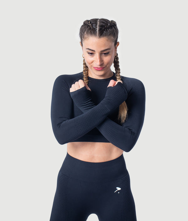 GYMKUMA Athena long sleeve seamless crop top in Midnight