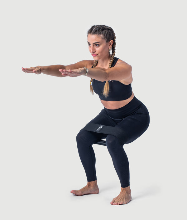 GYMKUMA heavy resistance band for demanding squats and hip thrusts