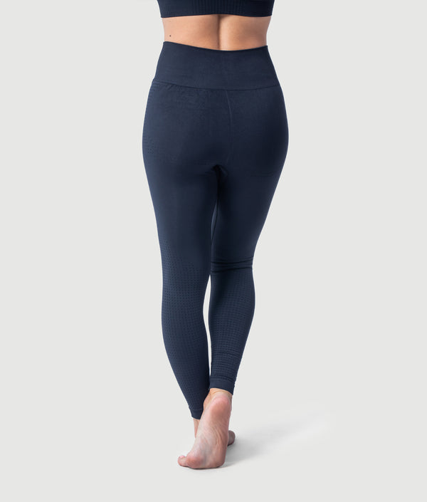 Midnight seamless compression leggings by GYMKUMA
